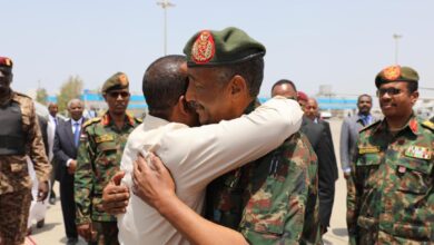 لحظات وداع حميمية بين البرهان وآبي أحمد..ماذا بين الأحضان 10 IMG 20240709 WA0451