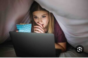 خطر مستتر، نساء وفتيات، يشاهدن الأفلام الإباحية ويدمنها