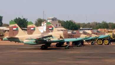طيران الجيش يدك الهاربين من الخرطوم 10 سوخوي 25 الجيش السوداني الطيران الحربي