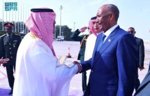 البرهان يؤدي شعيرة العمرة ويعود للبلاد 2 البرهان يؤدي شعيرة العمرة ويعود للبلاد