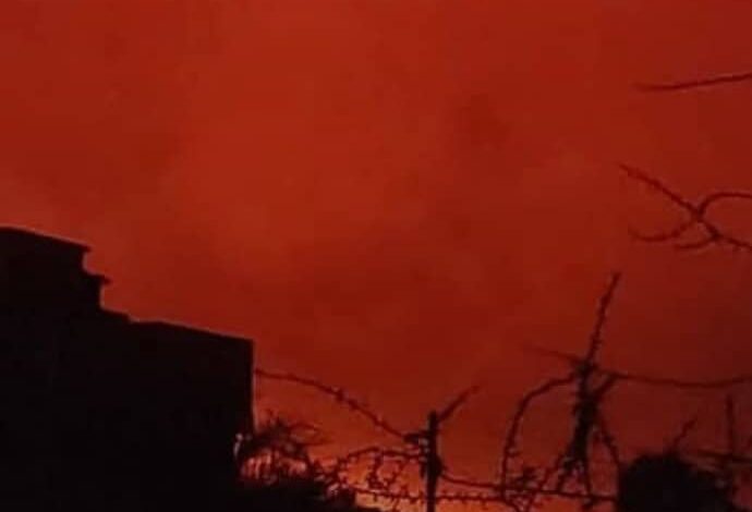 إشتعال نيران وإنفجارات بمصفاة الجيلي..ماذا هناك 1 IMG 20250426 WA0058
