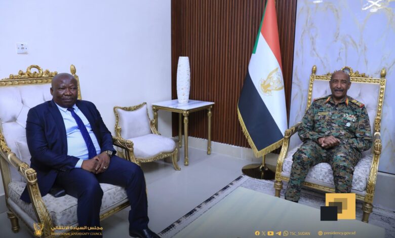 مدير المخابرات بأفريقيا الوسطى يصل بورتسودان ويلتقي البرهان 1 IMG 20250528 WA02811