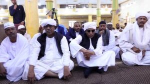 في يوم العيد.. كامل إدريس يستنع لهموم النازحين 3 IMG 20250606 WA0180