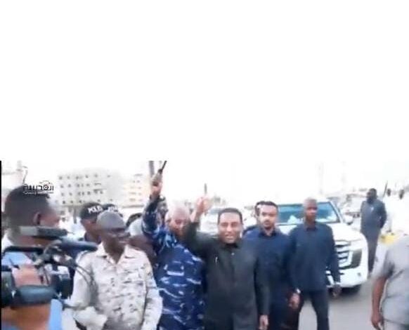 رئيس الوزراء يصل الخرطوم ويلتقي الوالي وشخصيات مهمة 1 IMG 20250718 WA0376