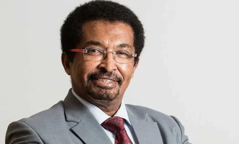 الوطن من مكانٍ آخر.. تجربة المنصوري المُلهمة 1 البرفسور احمد التجاني المنصوري.jpg