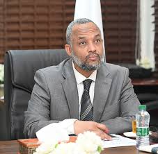 وجد استحسانا بين المواطنين.. تعيين د.هيثم وزيرا للصحة 2 وجد استحسانا بين المواطنين.. تعيين د.هيثم وزيرا للصحة
