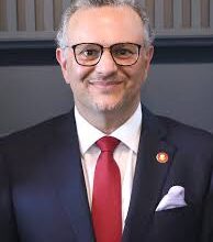 الكشف عن كواليس لقاء البرهان بمستشار ترامب 7 البرهان يضع شروطا لوقف الحرب أمام المستشار الأمريكي بزيورخ