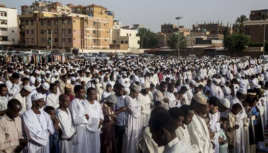 مسيرات هادرة بالخرطوم وصلاة الغائب على شهداء الفاشر 1 IMG 20251031 WA0263