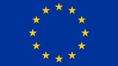 الإتحاد الأوروبي يطلق رصاصة مطاطية على ذيل التنين! 8 Flag of Europe.svg