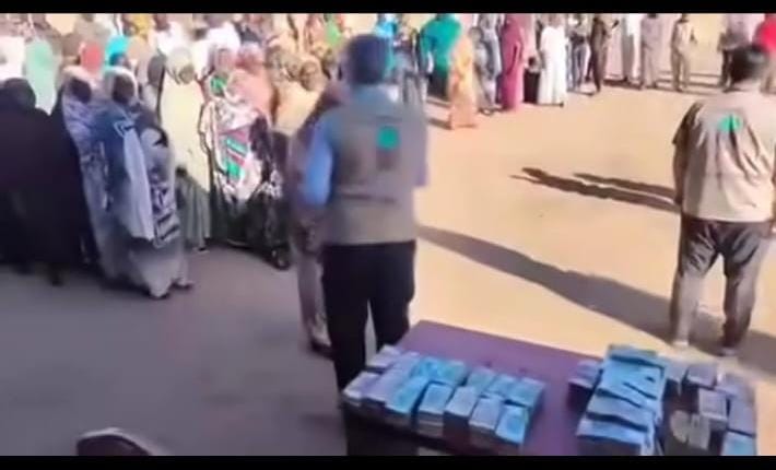 فيديو يكشف دولة عربية توزع اموالا على مواطني الفاشر!! 1 IMG 20251112 WA0194