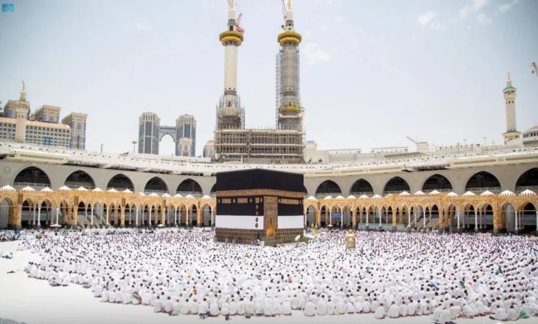 معتمر يقفز من الطوابق العلوية بالحرم المكي.. ماذا حدث له! 1 231795.jpeg